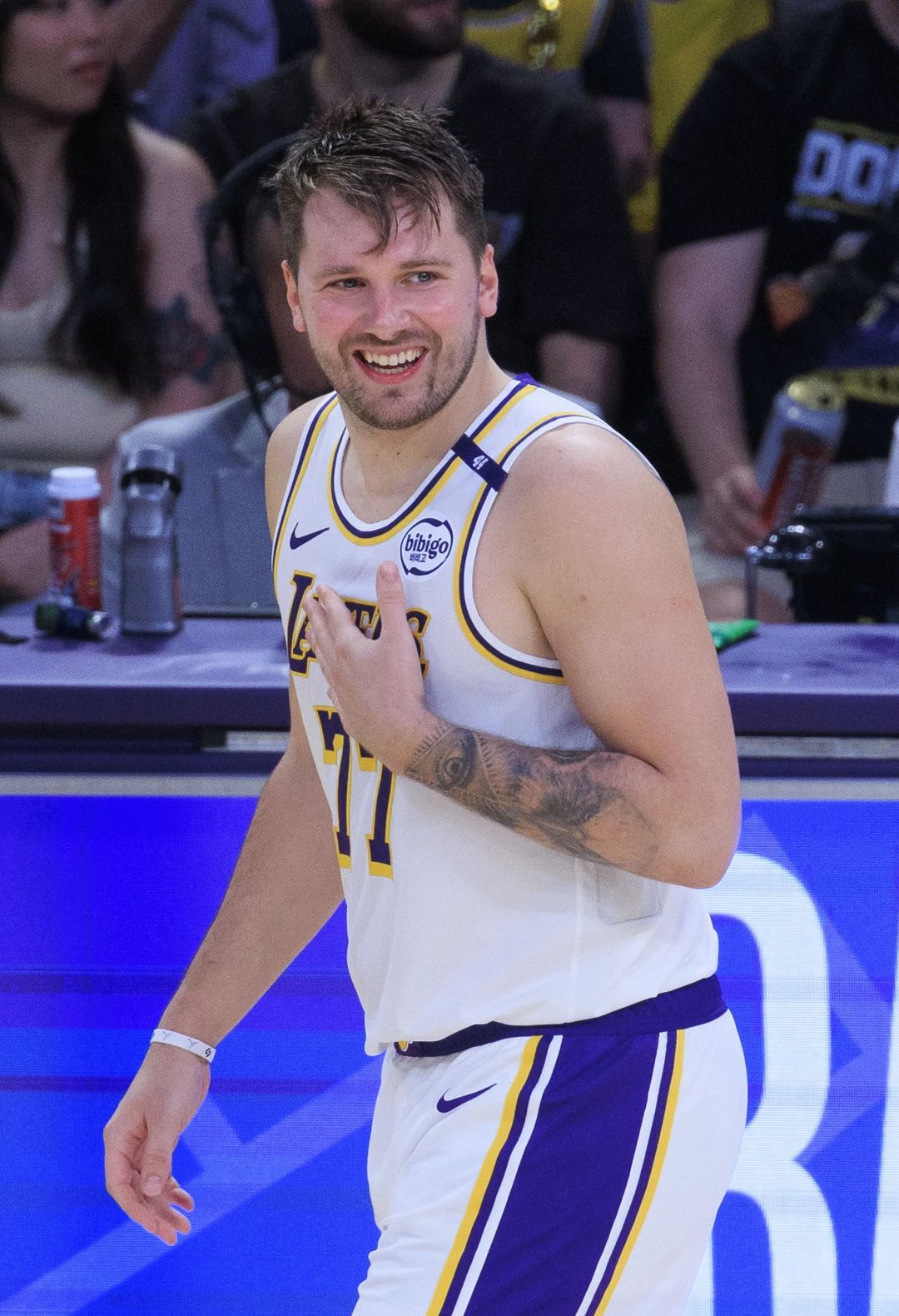 bet365平台 -东契奇回归赛场，绝杀首场状态亮眼，西班牙队观众沸腾！(东契奇进球集锦视频)