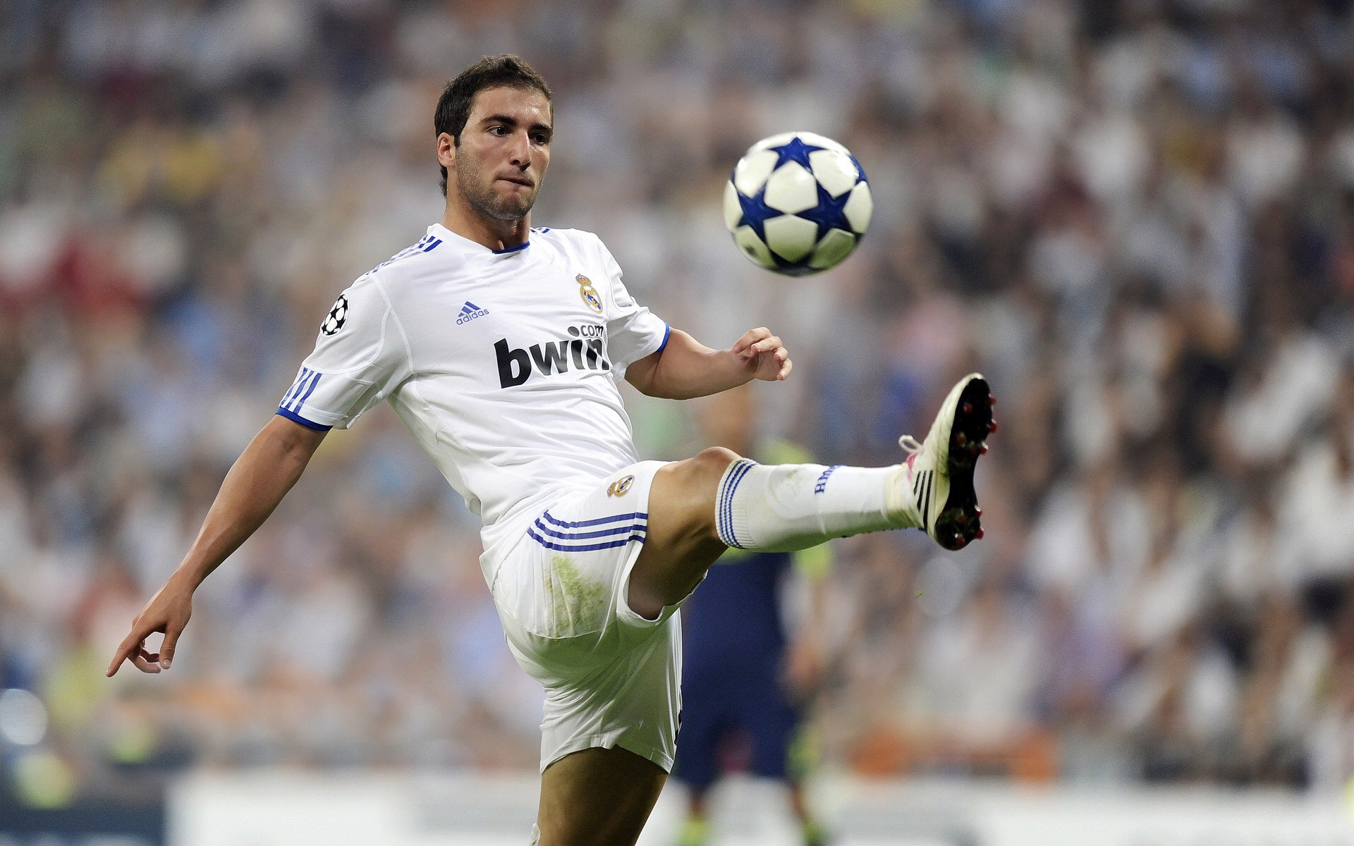 bet365平台 -C罗迎来三赛季高光表现，瑞士队球迷沸腾！